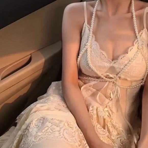 Stunning White Pearl Cage Bra Harness with Ribbon - Picture 3 of 16